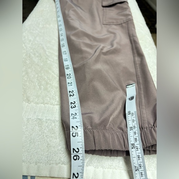 Old Navy Women’s Joggers - Picture 6 of 8